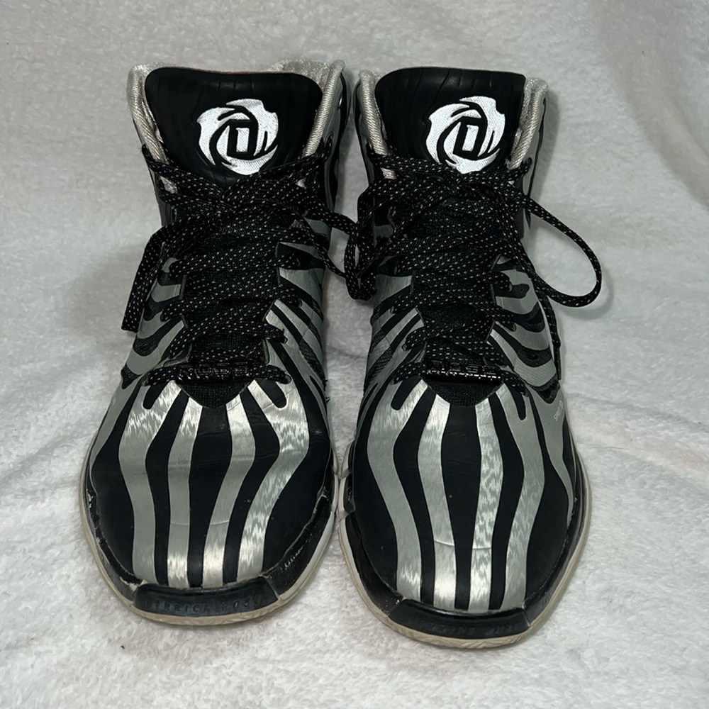 Adidas Derrick Rose Zebra size 8 1/2 Sneakers